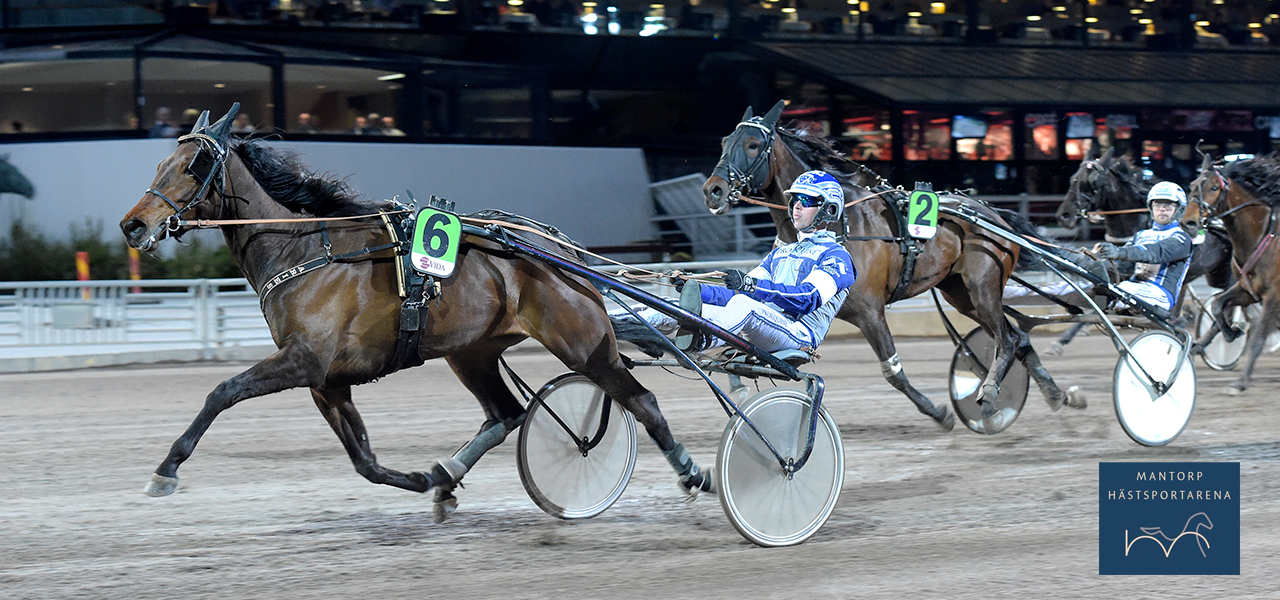 Årets hittills största penningmässigt seger för Kim Eriksson. Med Aries på Solvalla. Bild: Lars Jakobsson / TR Bild. Storloppsseger för Kim