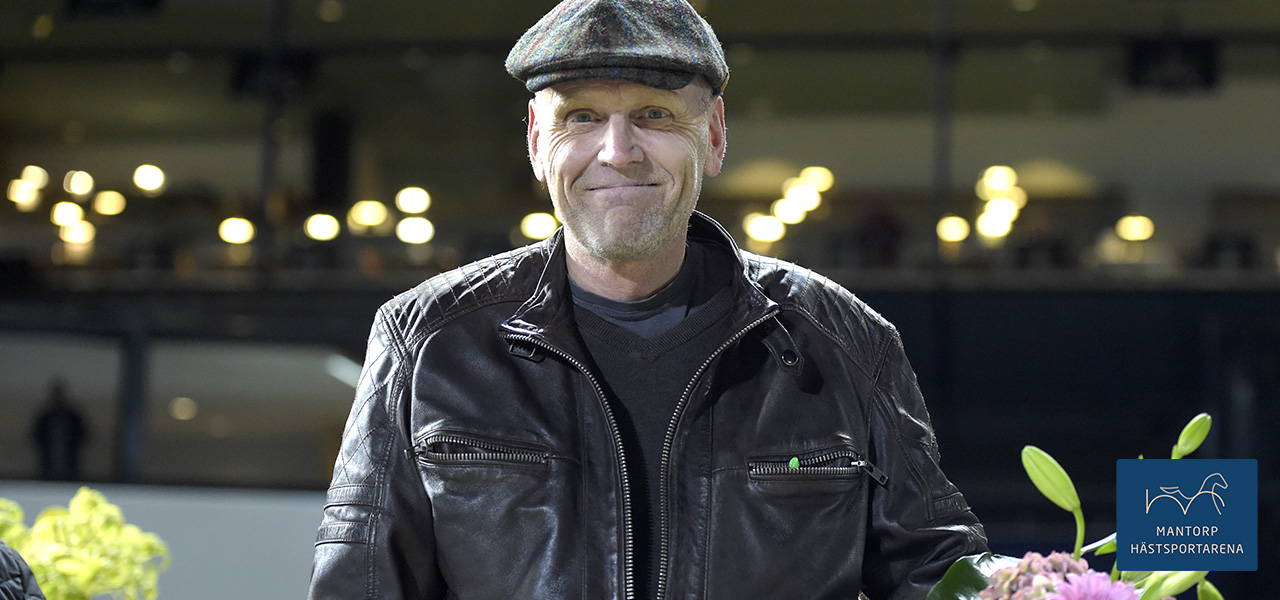 En nöjd Rikard Björling efter Istras seger på Solvalla i fjol. Tre segrar har det blivit i Frankrike därefter. Foto: Lars Jakobsson / TR Bild. Tredje årssegern för Istra