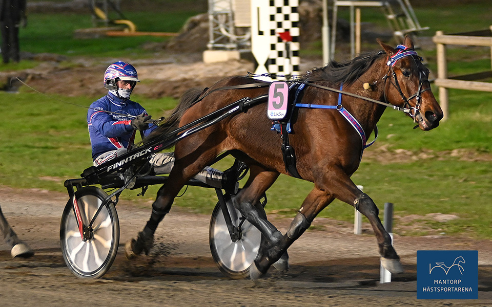 Karin Hall tog årets första seger