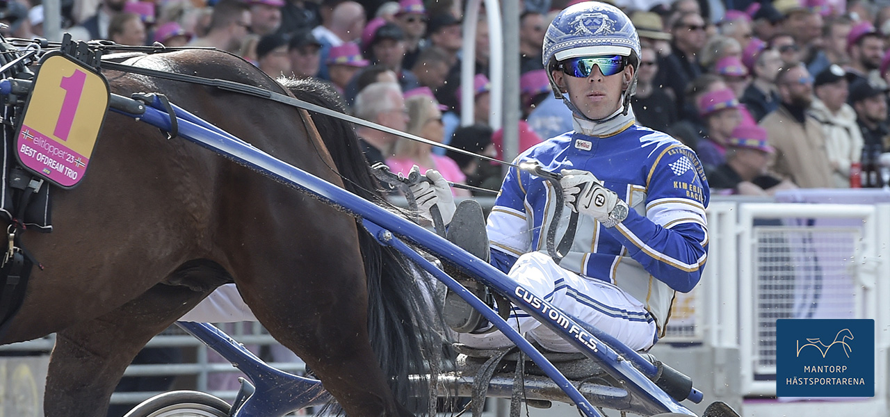 En sammanbiten Kim Eriksson. På Kalmartravet i fredags vann Kim enkelt med Speedy Ace Vicane. Foto: Lars Jakobsson / TR Bild. Ny seger för Kim och Johnsen